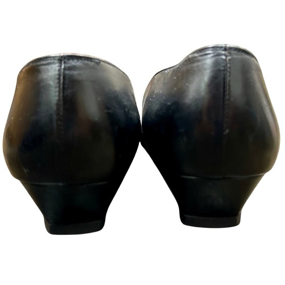 Salvatore Ferragamo Black Leather Low Heel Pumps – Size 8C - Picture 3 of 10